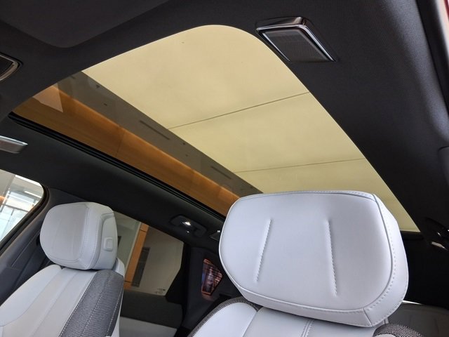 New 2025 Cadillac Optiq Luxury 1 w/ LPO, ONYX Package image 23