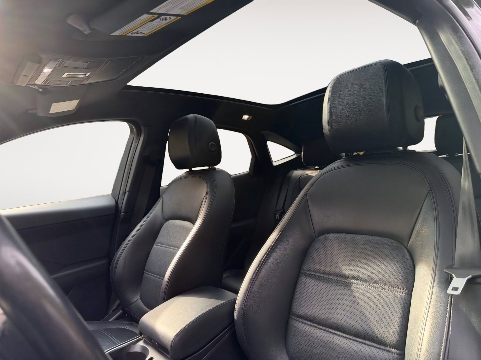 Used 2020 Jaguar E-PACE SE image 8