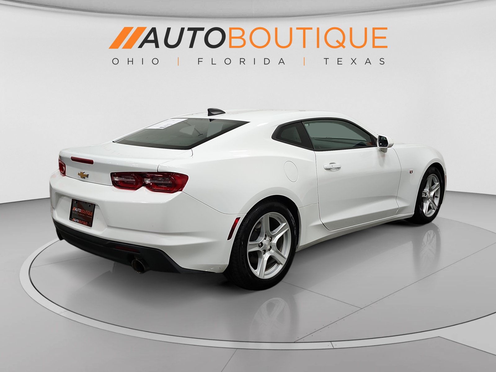 Used 2020 Chevrolet Camaro LT RWD image 5