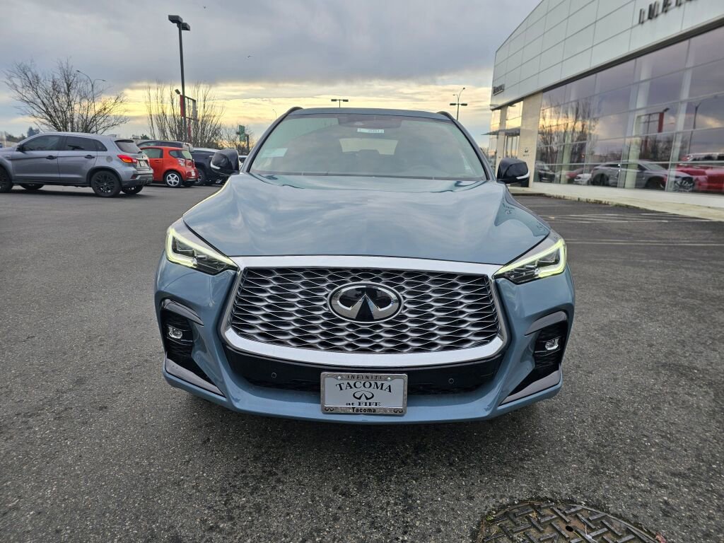 New 2025 INFINITI QX55 Essential image 2