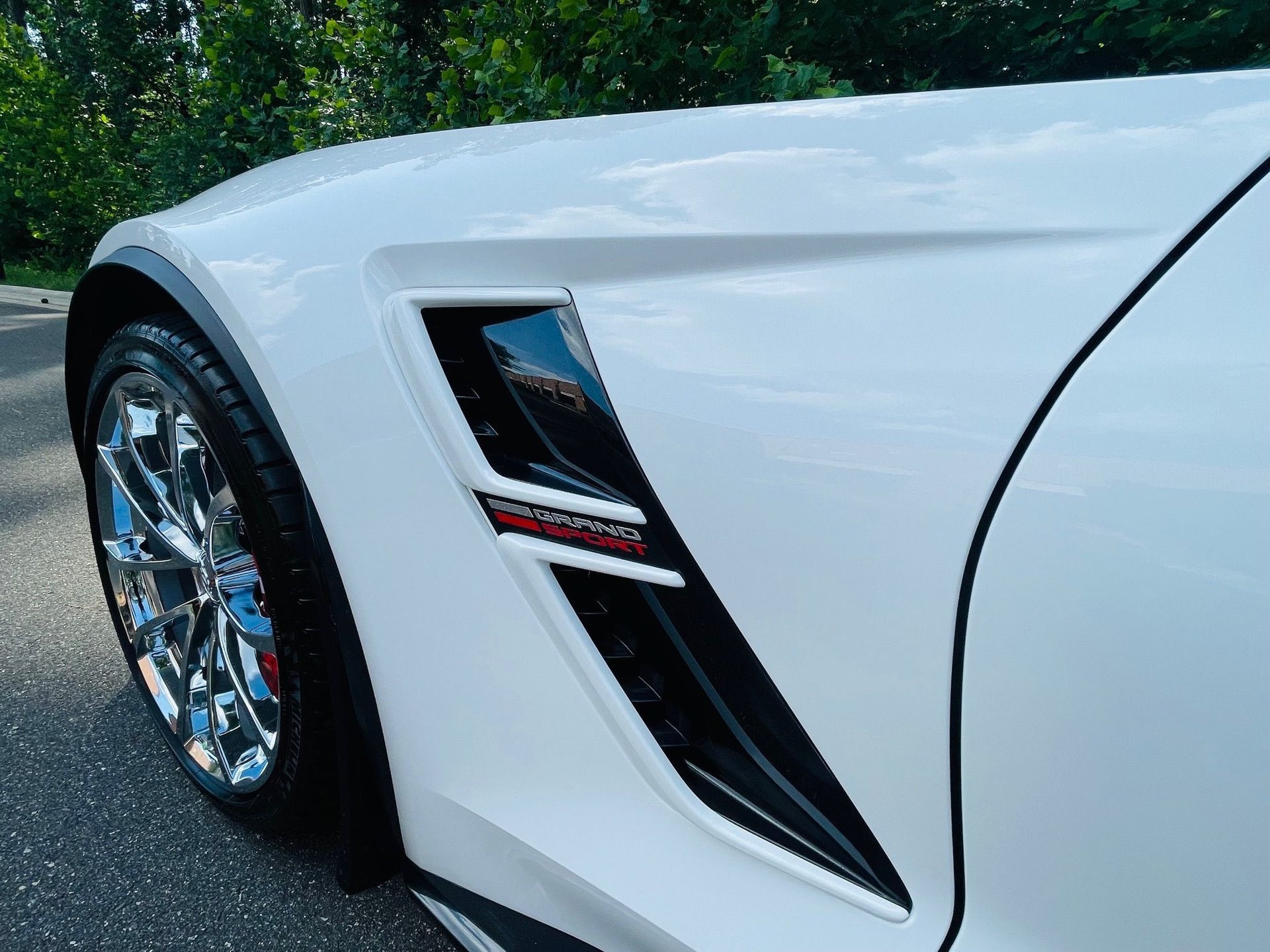 Used 2017 Chevrolet Corvette Grand Sport w/ Z07 Performance Package RWD image 4