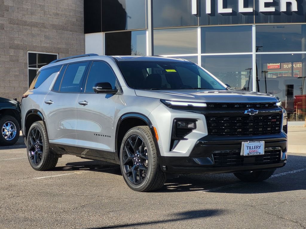 Used 2024 Chevrolet Traverse RS image 2