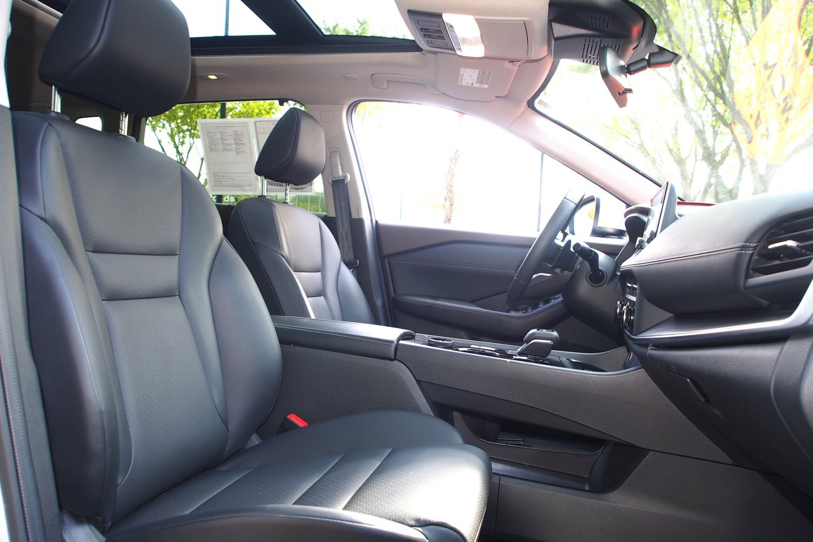 Used 2023 Nissan Rogue SV w/ SV Premium B Package AWD/4WD image 11