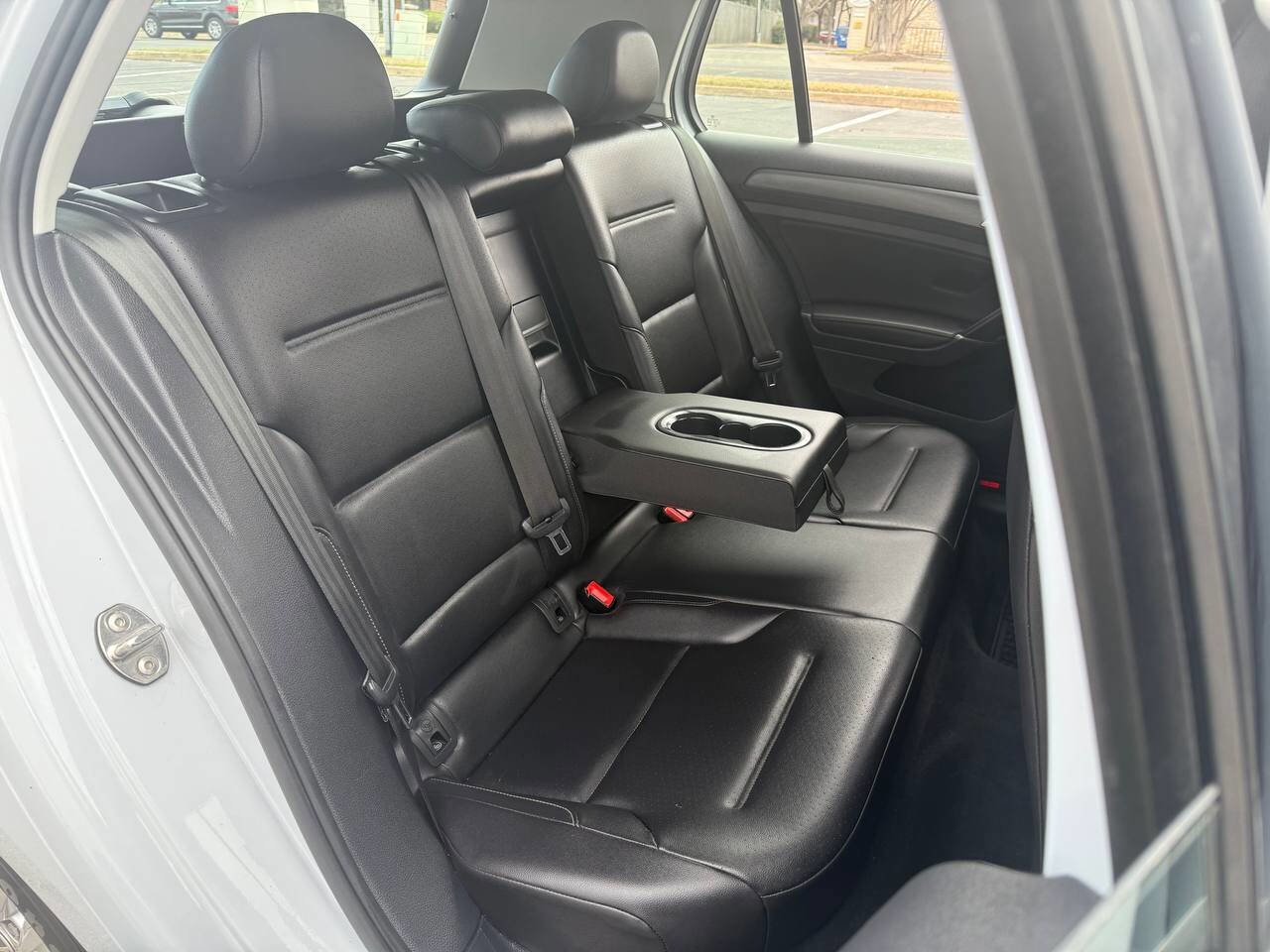Used 2020 Volkswagen Golf 4-Door image 25