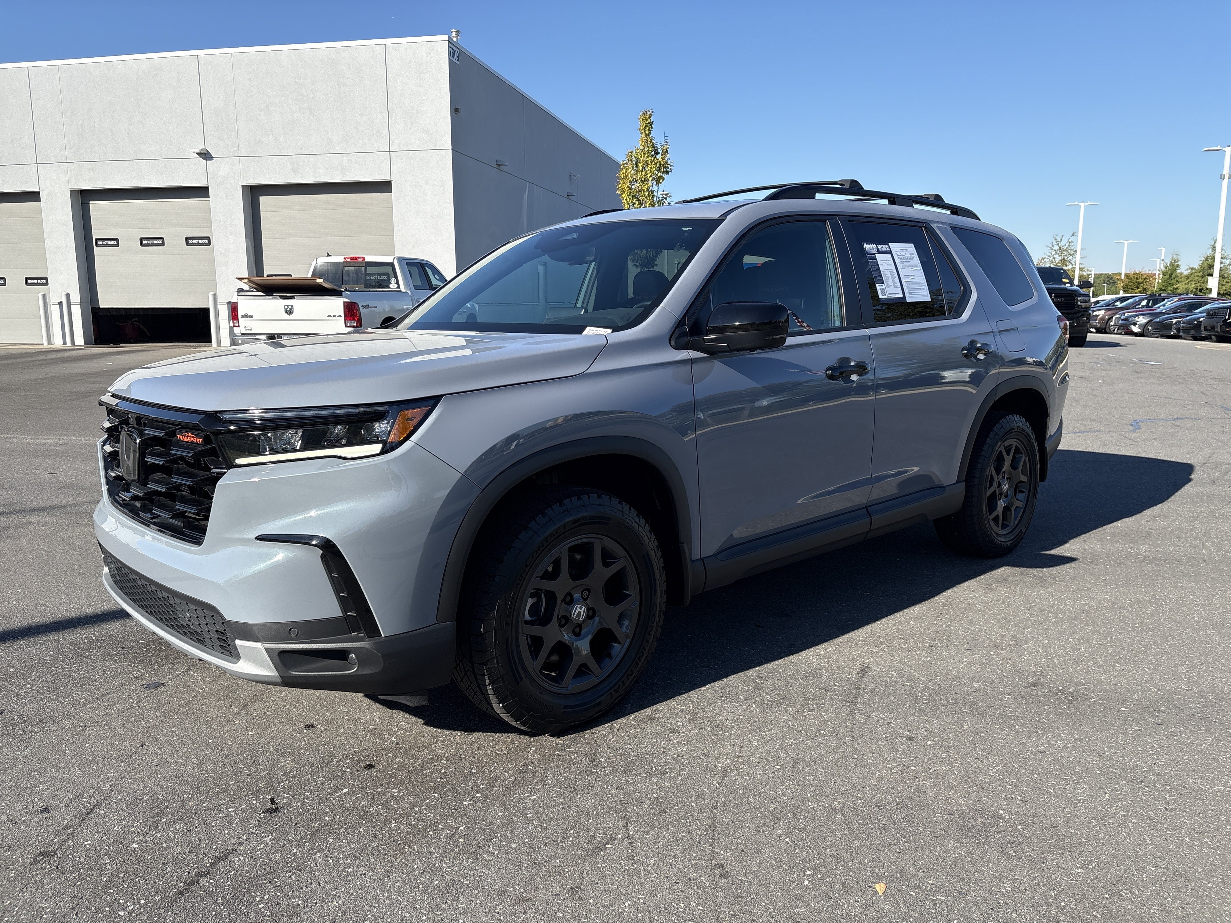 Used 2025 Honda Pilot TrailSport image 5