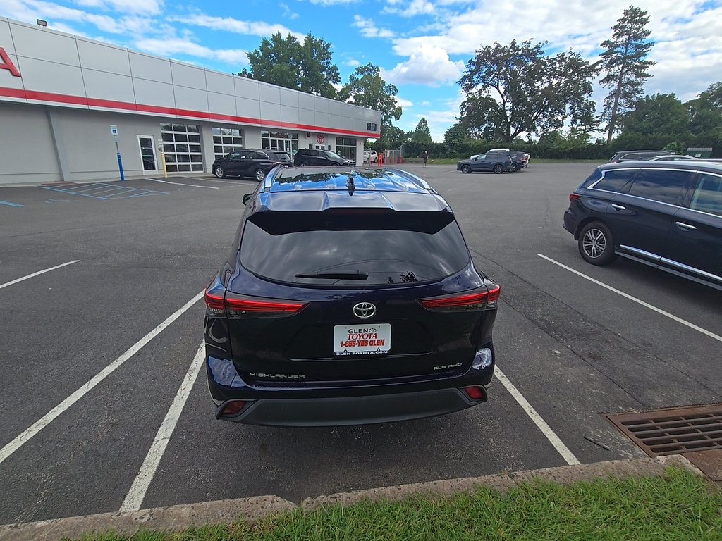 Certified 2021 Toyota Highlander XLE AWD/4WD image 27