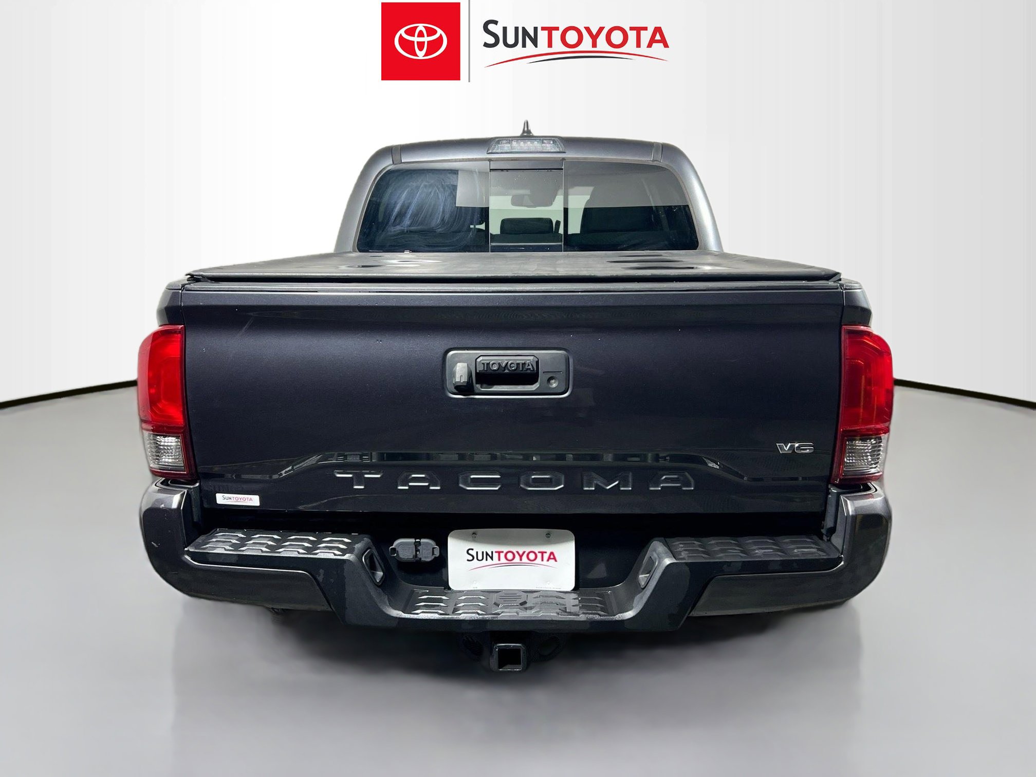 Used 2022 Toyota Tacoma SR5 w/ Technology Package image 5