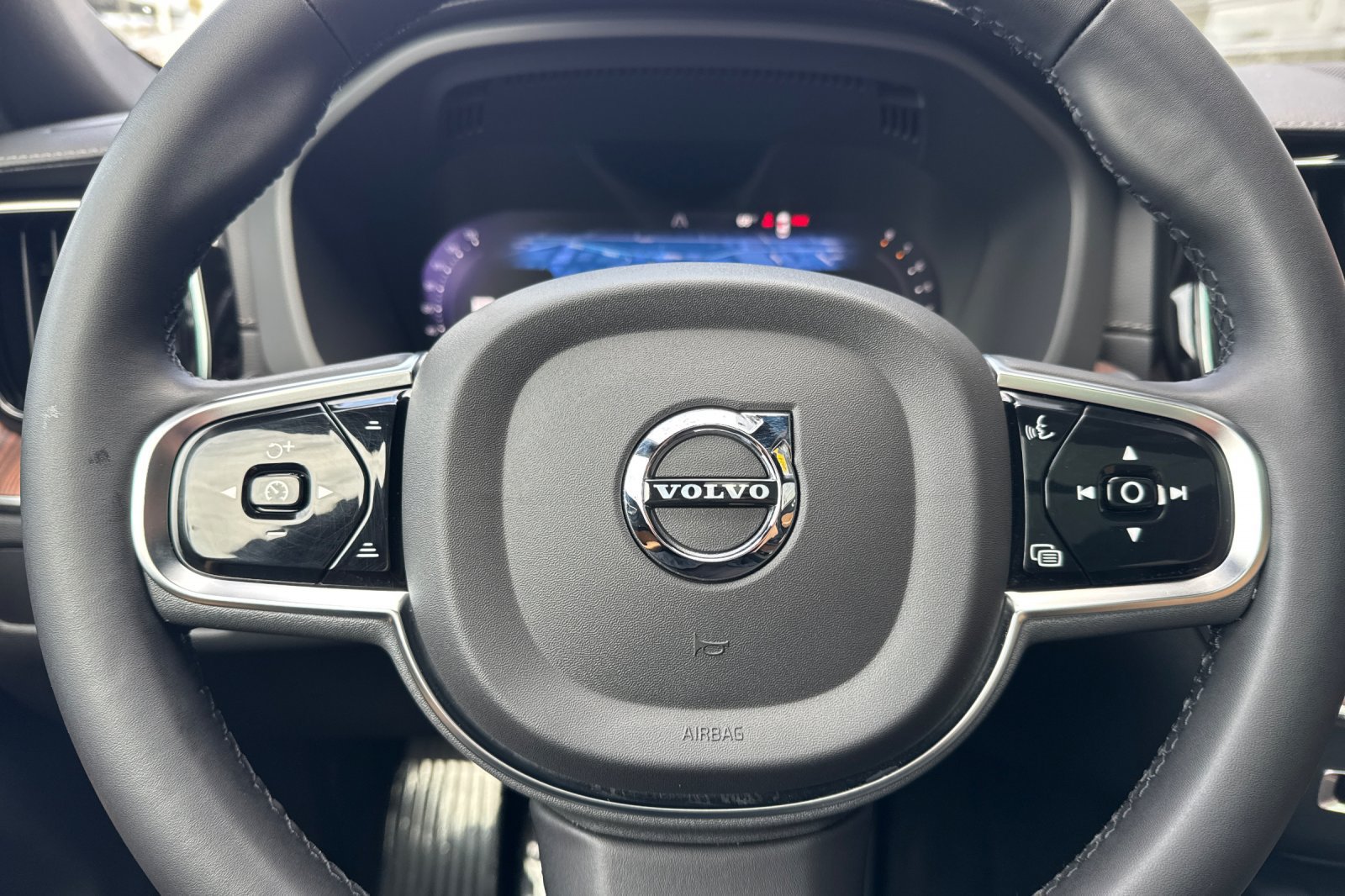 Used 2024 Volvo XC60 B5 Ultimate w/ Climate Package AWD/4WD image 27