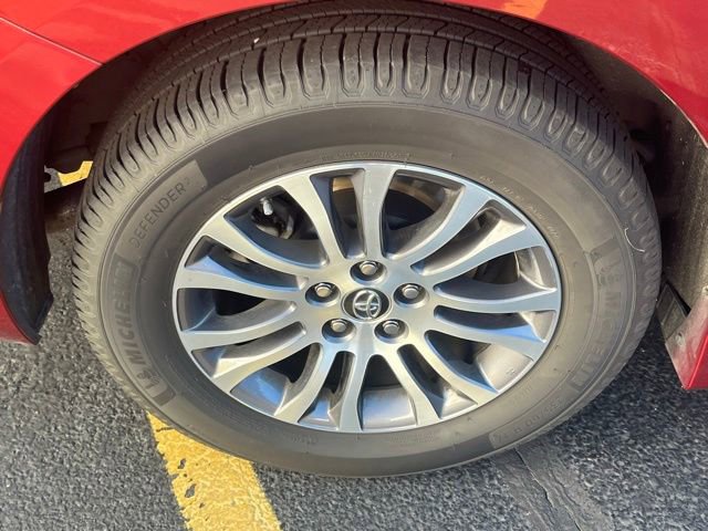 Used 2019 Toyota Sienna XLE image 10