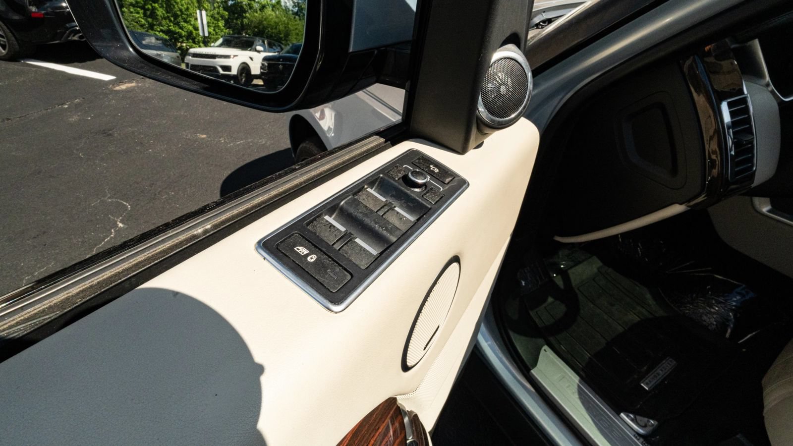 Used 2014 Land Rover Range Rover Supercharged AWD/4WD image 41