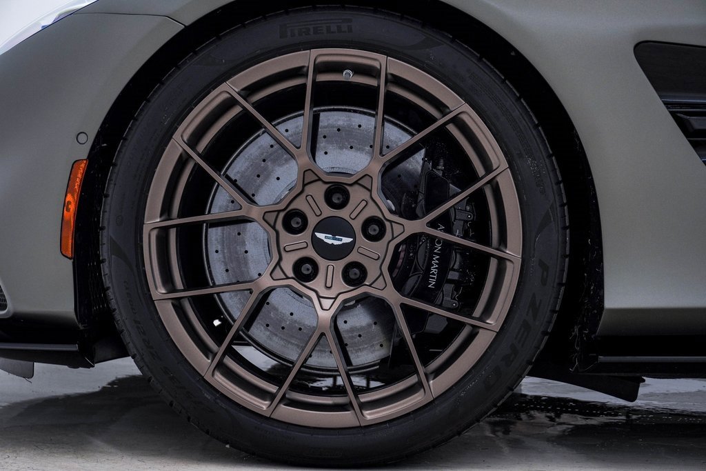 Used 2025 Aston Martin Vanquish image 18