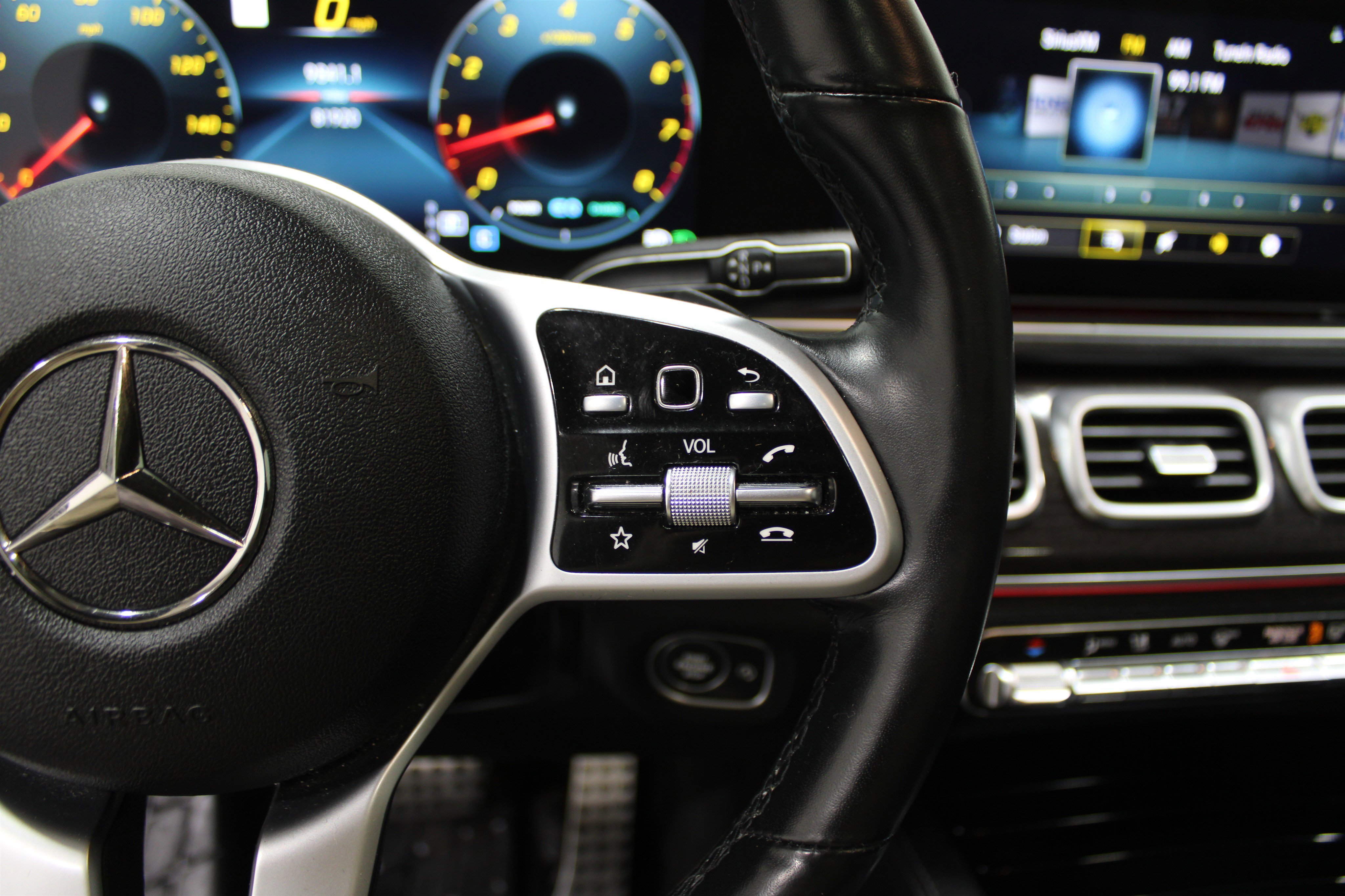 Used 2022 Mercedes-Benz GLS 450 4MATIC image 12