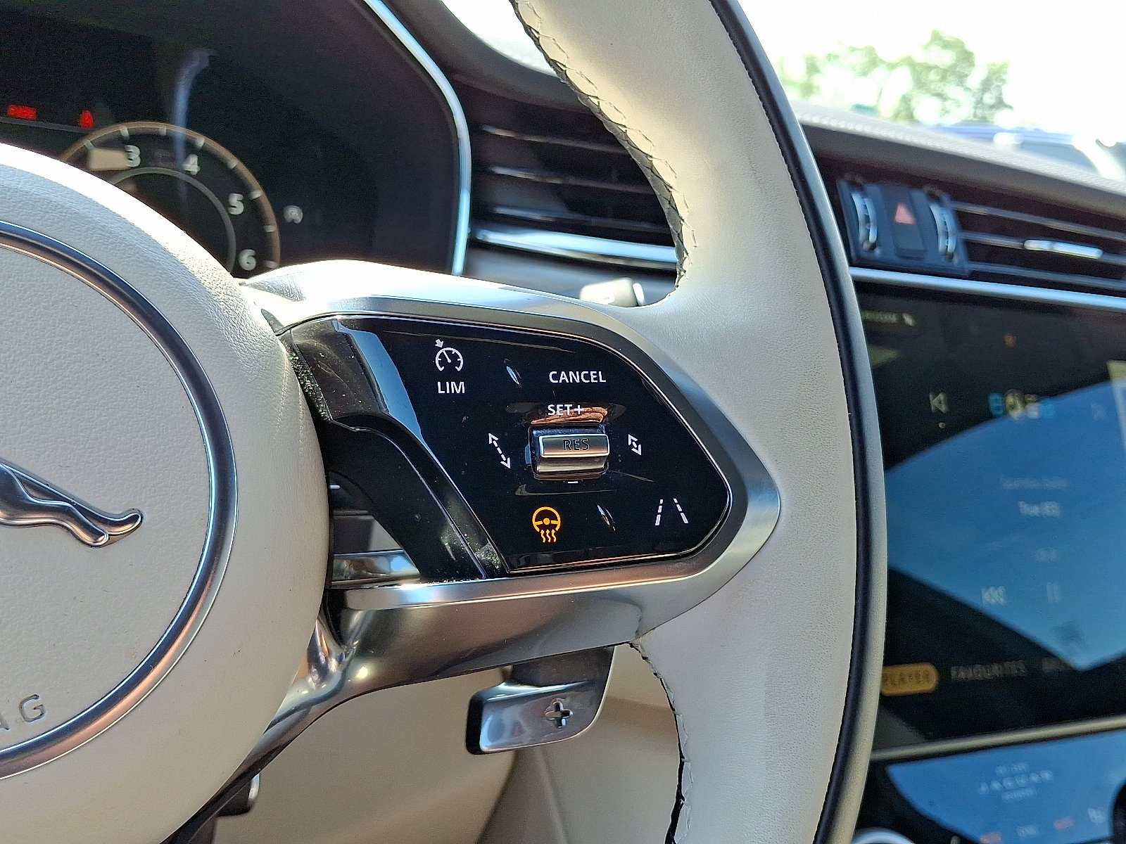 Used 2026 Jaguar F-PACE R-Dynamic S image 22