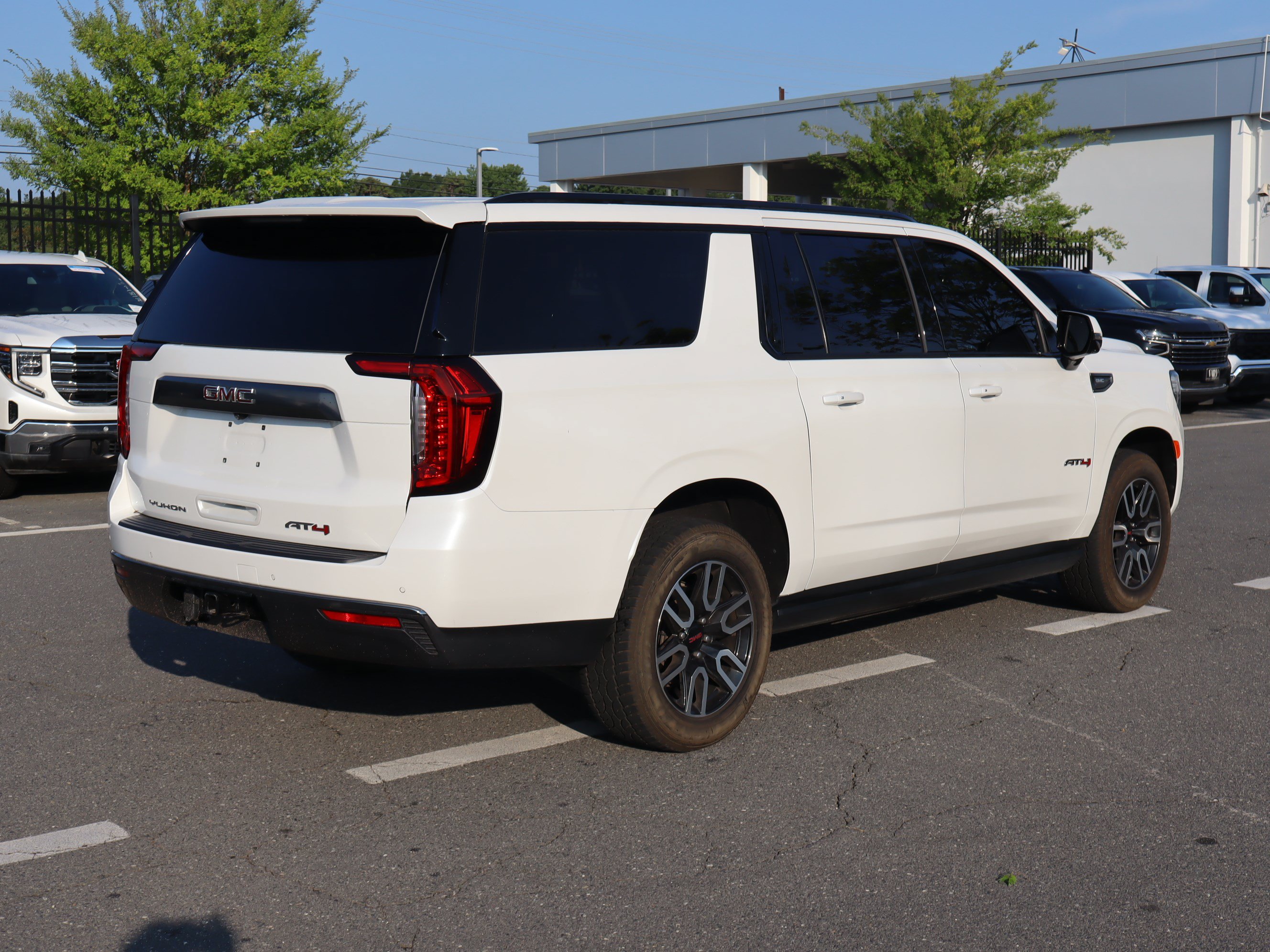 Used 2021 GMC Yukon XL AT4 w/ AT4 Premium Package AWD/4WD image 21
