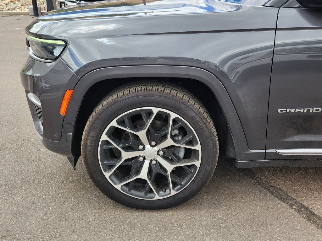 Used 2022 Jeep Grand Cherokee Summit AWD/4WD image 9