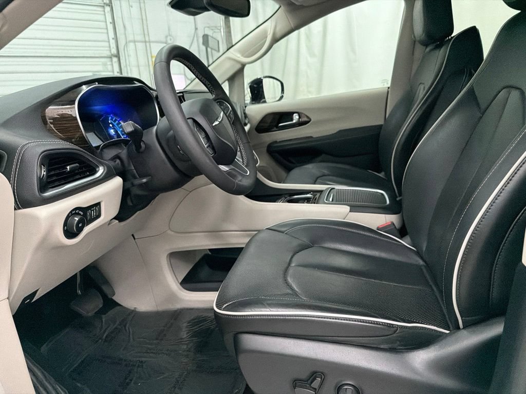 Used 2023 Chrysler Pacifica Limited FWD image 14