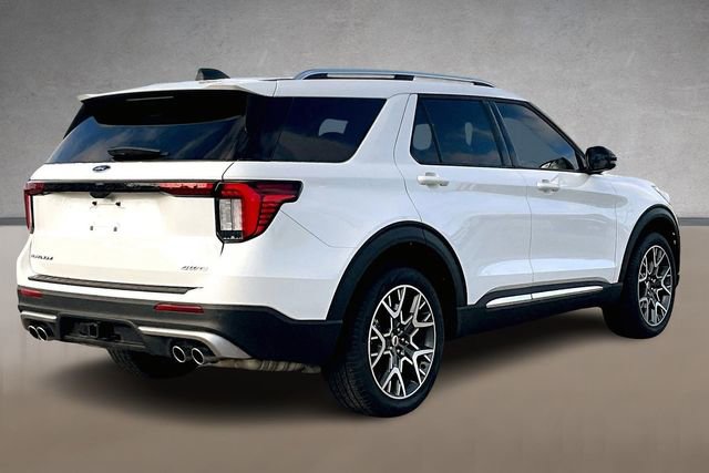 Used 2025 Ford Explorer Platinum w/ Ultimate Package image 2