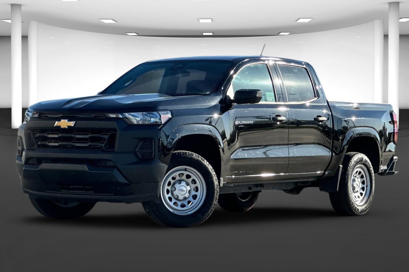 Used 2024 Chevrolet Colorado W/T image 2