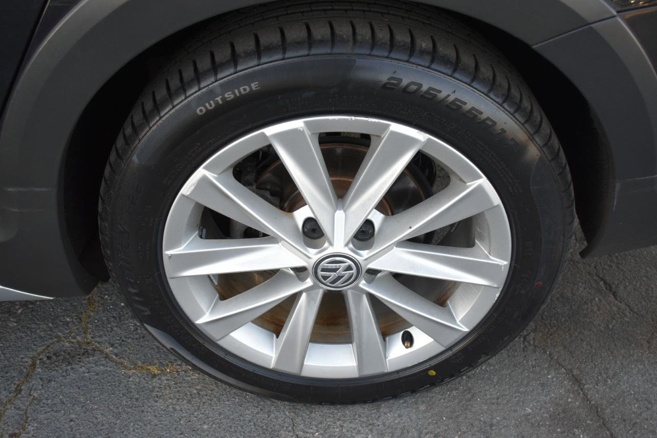 Used 2017 Volkswagen Golf Alltrack S image 24