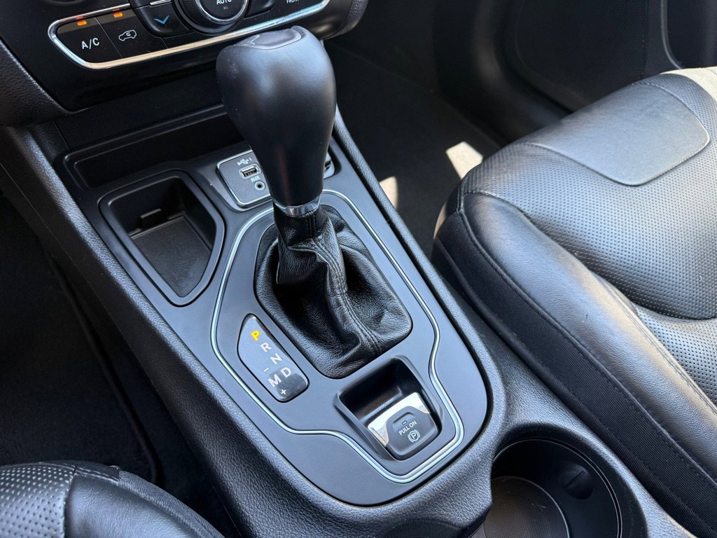 Used 2021 Jeep Cherokee Latitude Lux w/ Sun & Sound Group FWD image 31