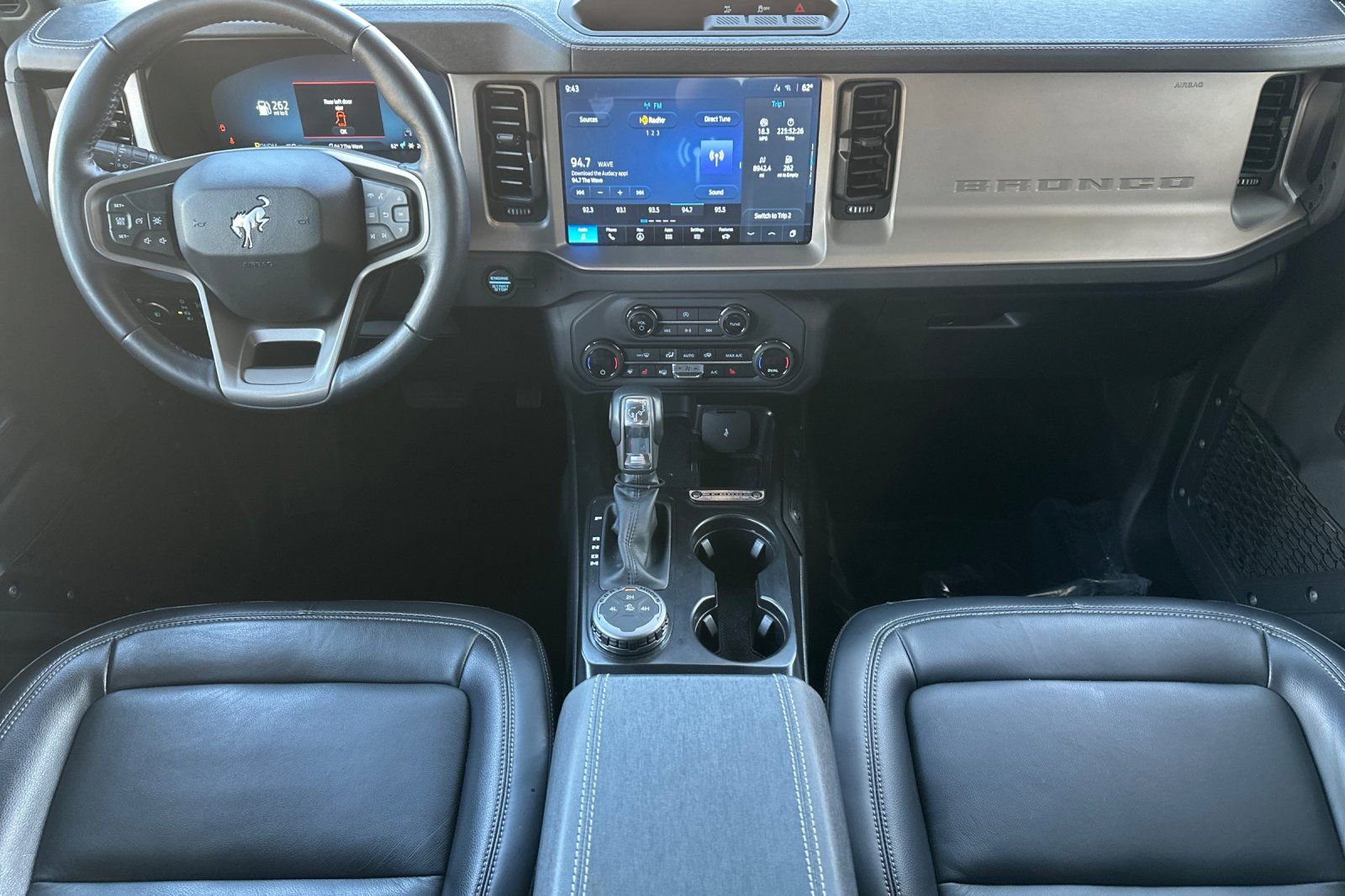 Used 2025 Ford Bronco Outer Banks image 13