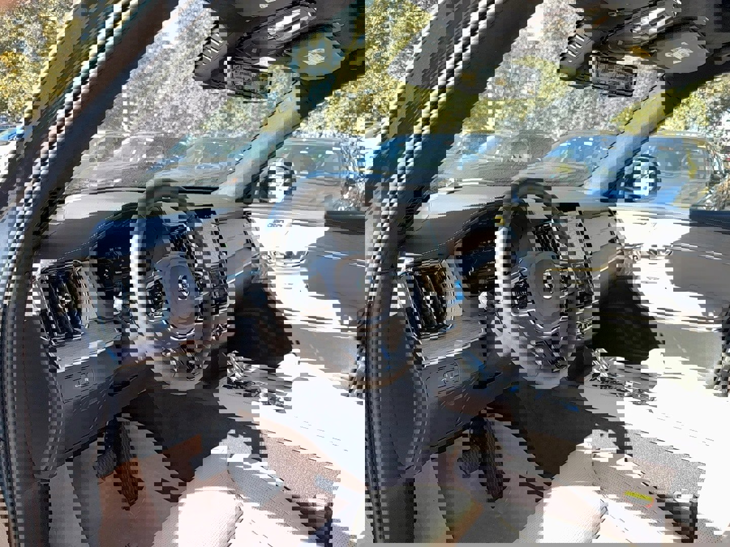 New 2026 Volvo XC90 T8 Ultra w/ Lounge Package image 11