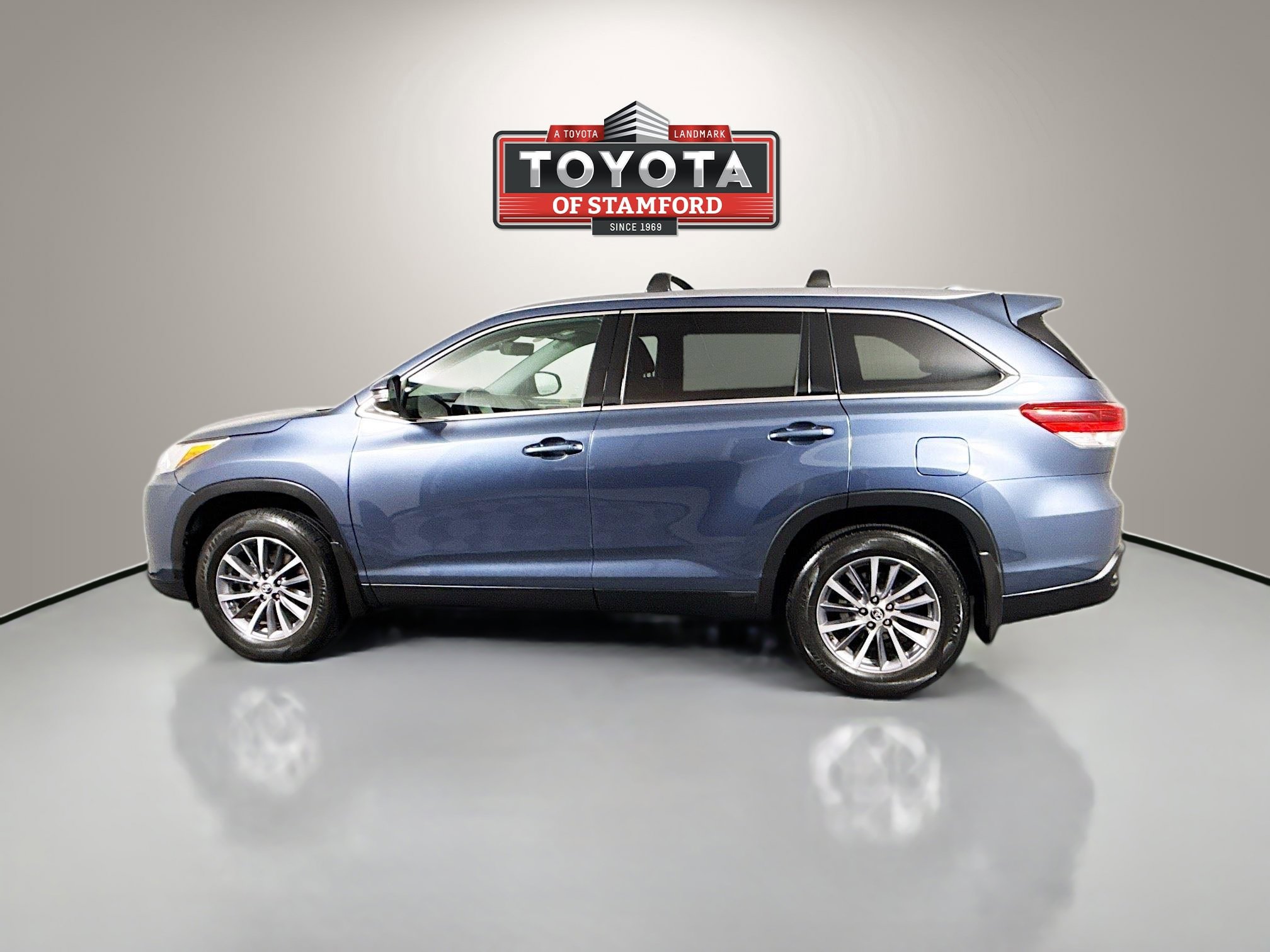 Certified 2019 Toyota Highlander XLE AWD/4WD image 4