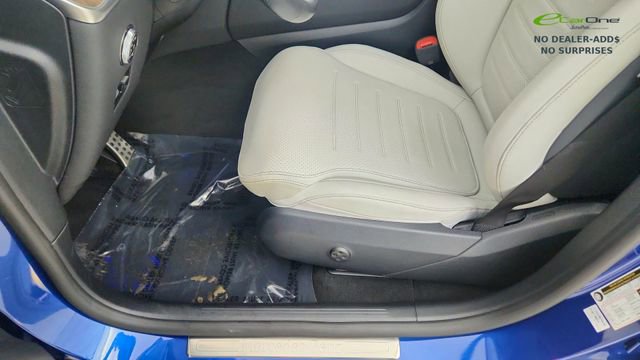 Used 2025 Mercedes-Benz GLC 350e 4MATIC w/ AMG Line image 36