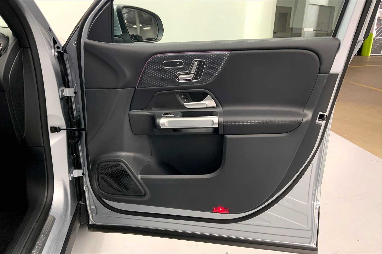 Used 2026 Mercedes-Benz GLB 250 image 10