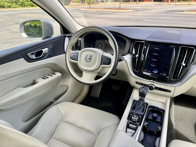 Used 2020 Volvo XC60 T5 Momentum w/ Protection Package Premier image 19