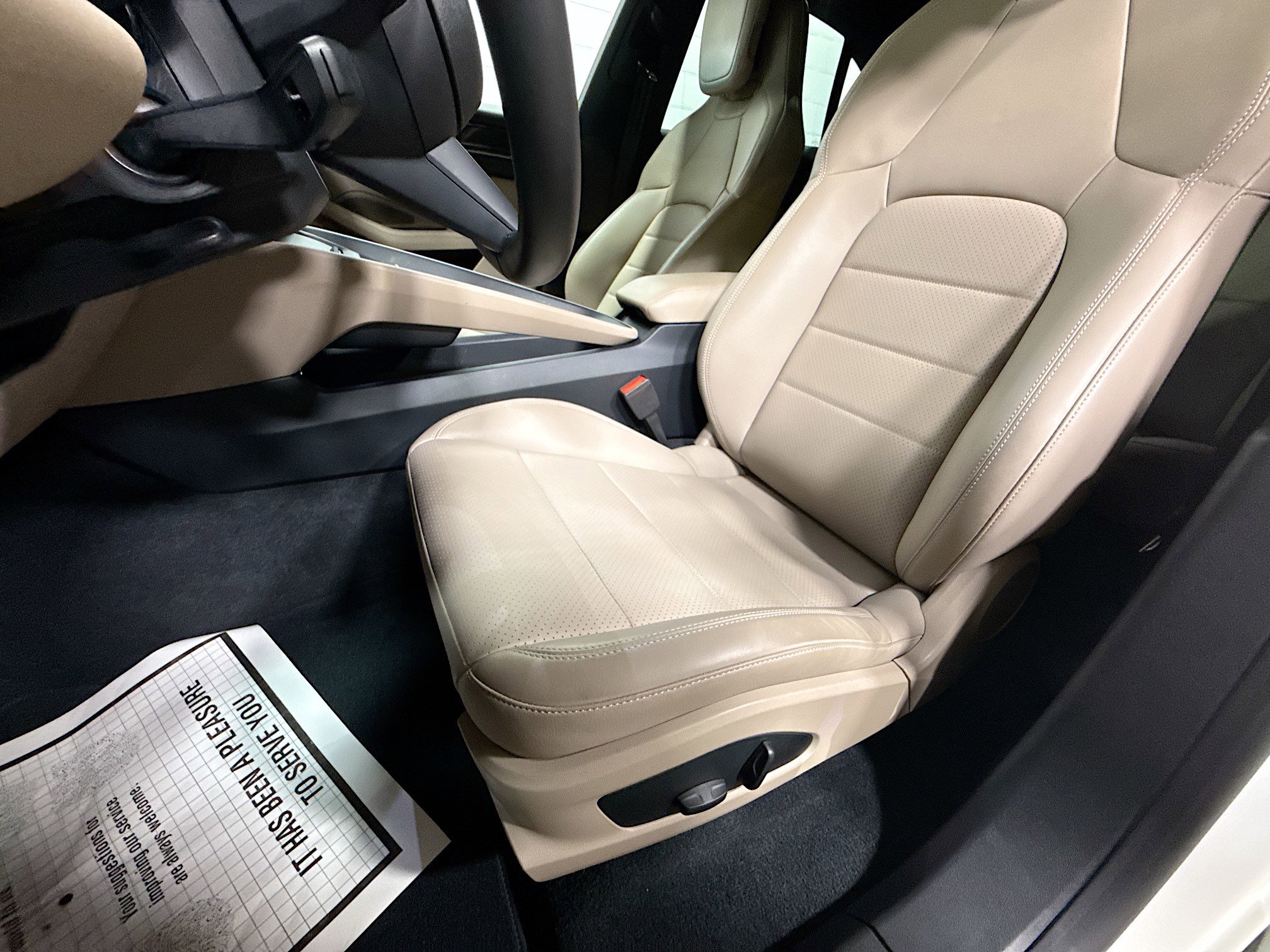 Certified 2025 Porsche Macan 4 Electric image 5