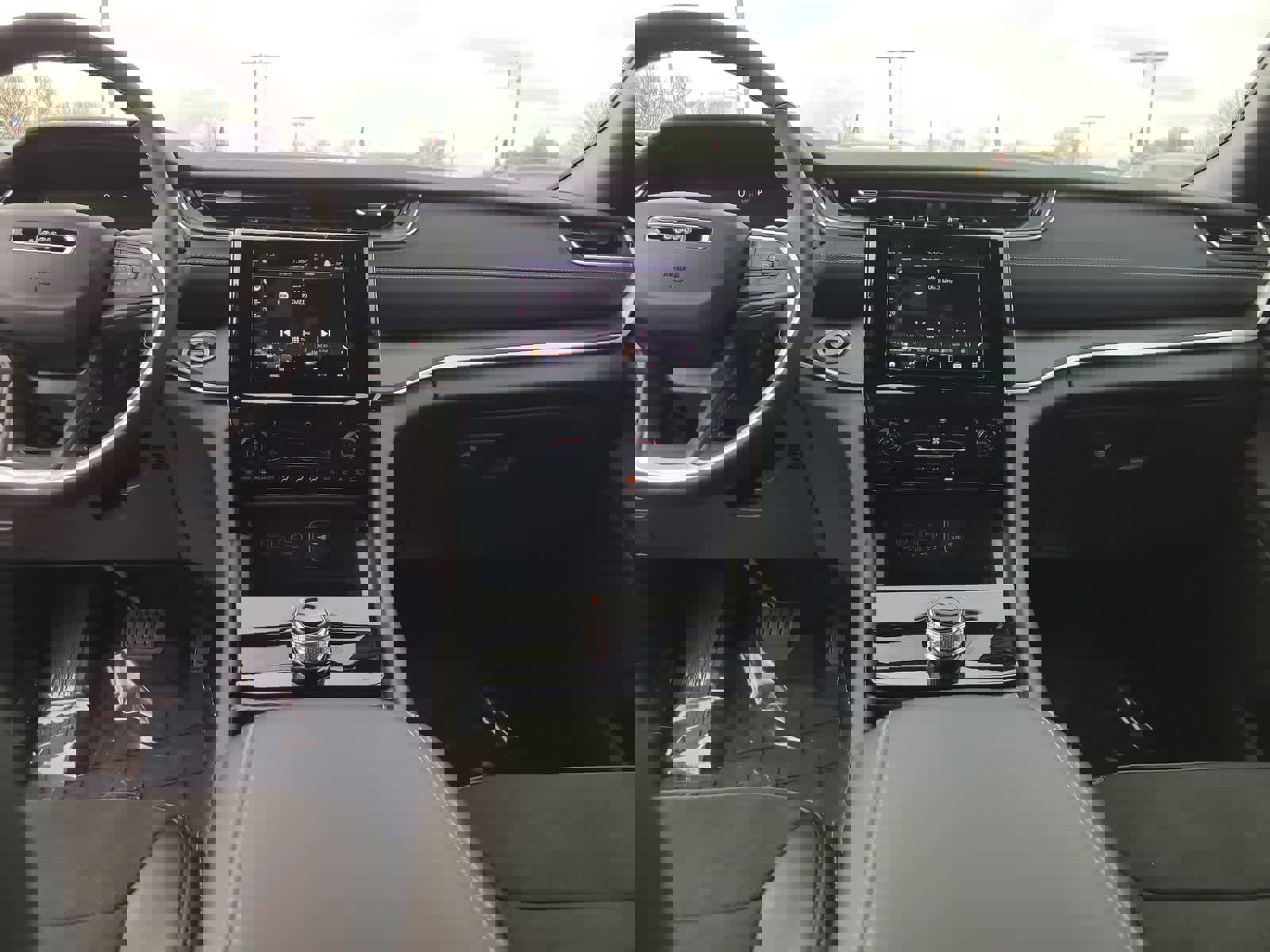 New 2025 Jeep Grand Cherokee Altitude image 18