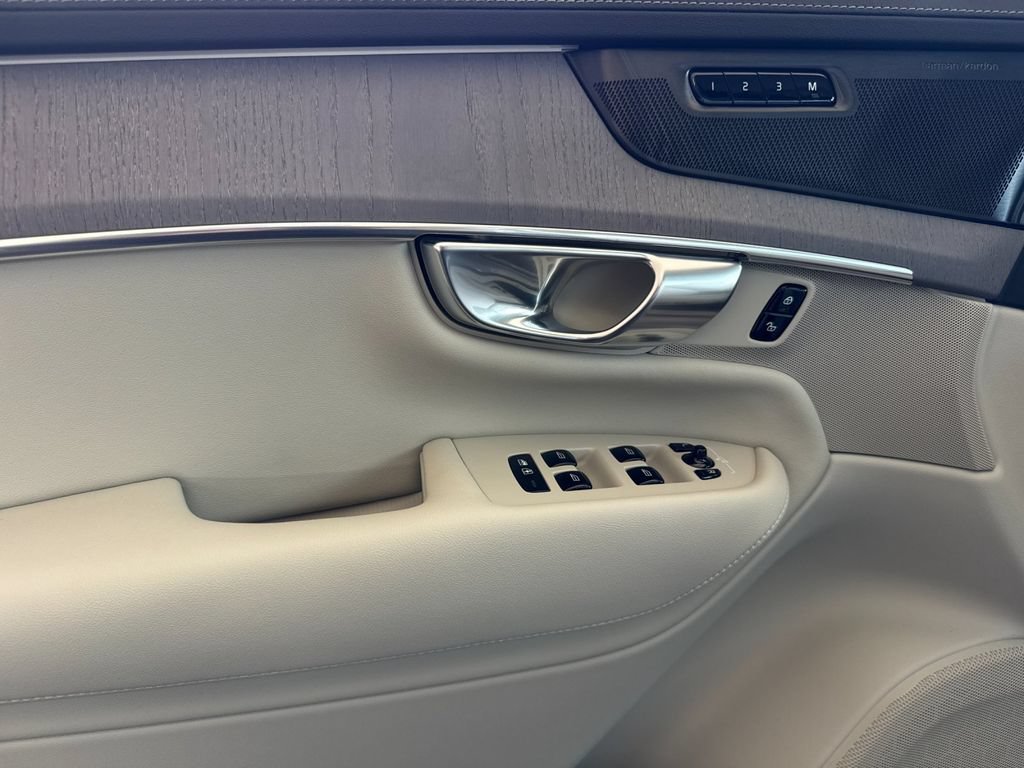 New 2026 Volvo XC90 T8 Ultra w/ Lounge Package AWD/4WD image 10