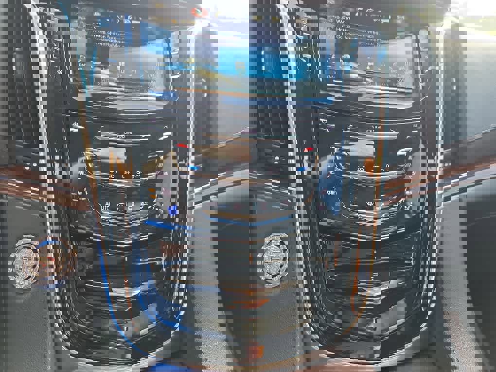 Used 2018 Cadillac Escalade 4WD image 19