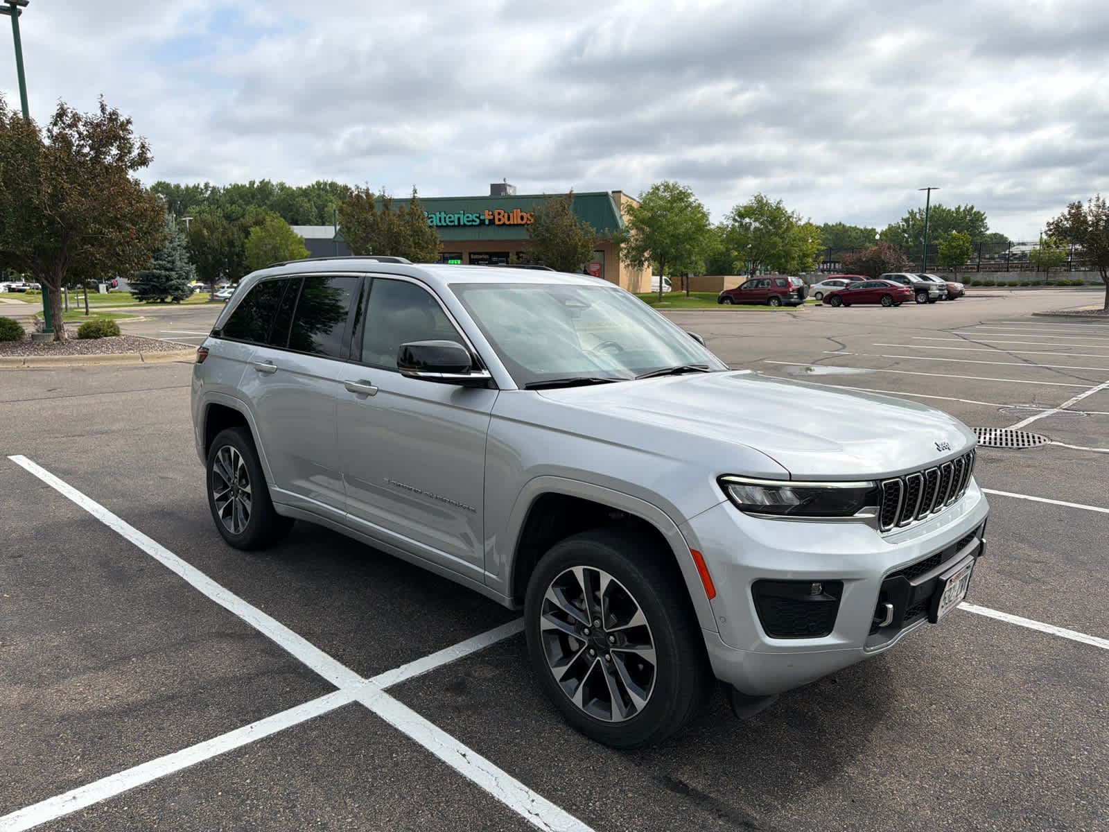 Used 2022 Jeep Grand Cherokee Overland w/ Luxury Tech Group IV AWD/4WD image 6