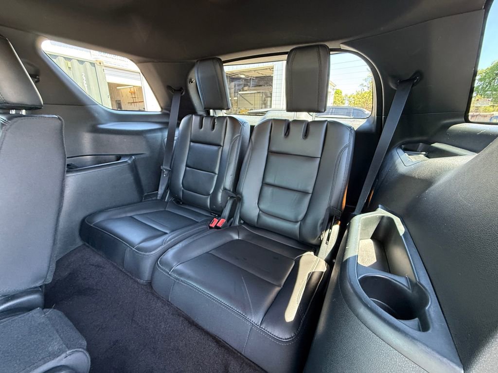 Used 2018 Ford Explorer XLT w/ Equipment Group 202A AWD/4WD image 24