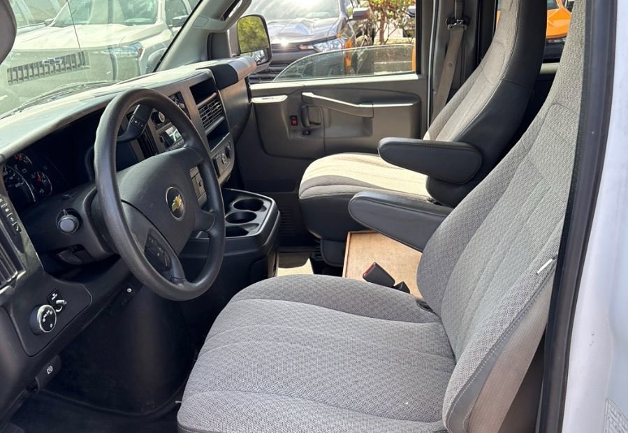 Used 2017 Chevrolet Express 3500 LT w/ LT Preferred Equipment Group RWD image 6