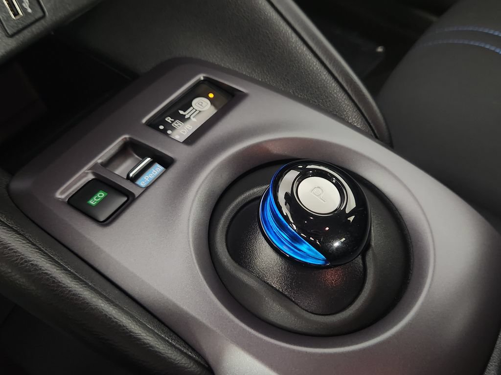 Used 2025 Nissan Leaf S FWD image 31