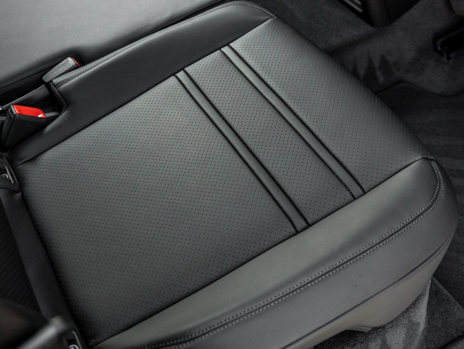 Certified 2025 Porsche Cayenne image 35