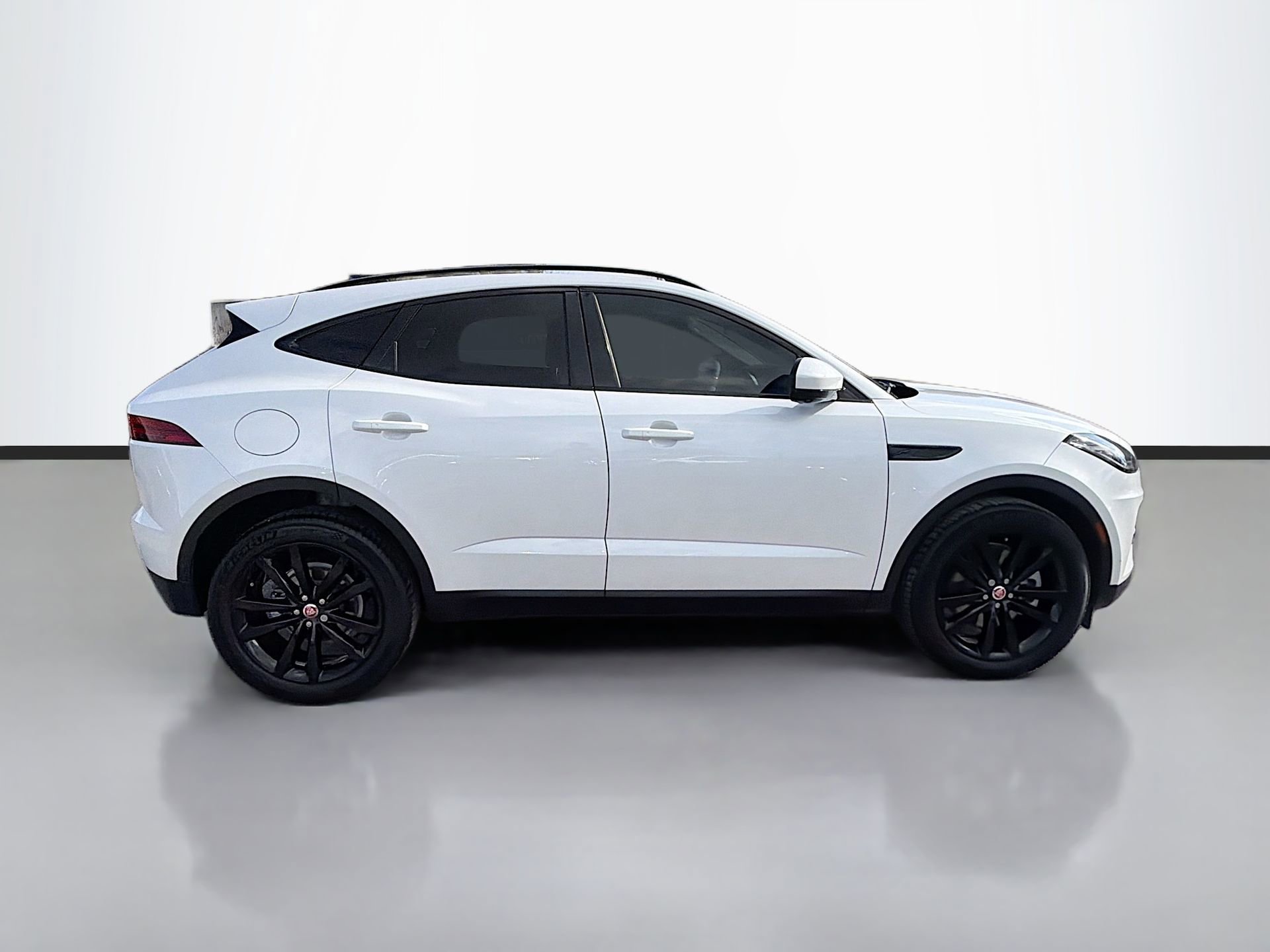 Used 2022 Jaguar E-PACE SE image 3