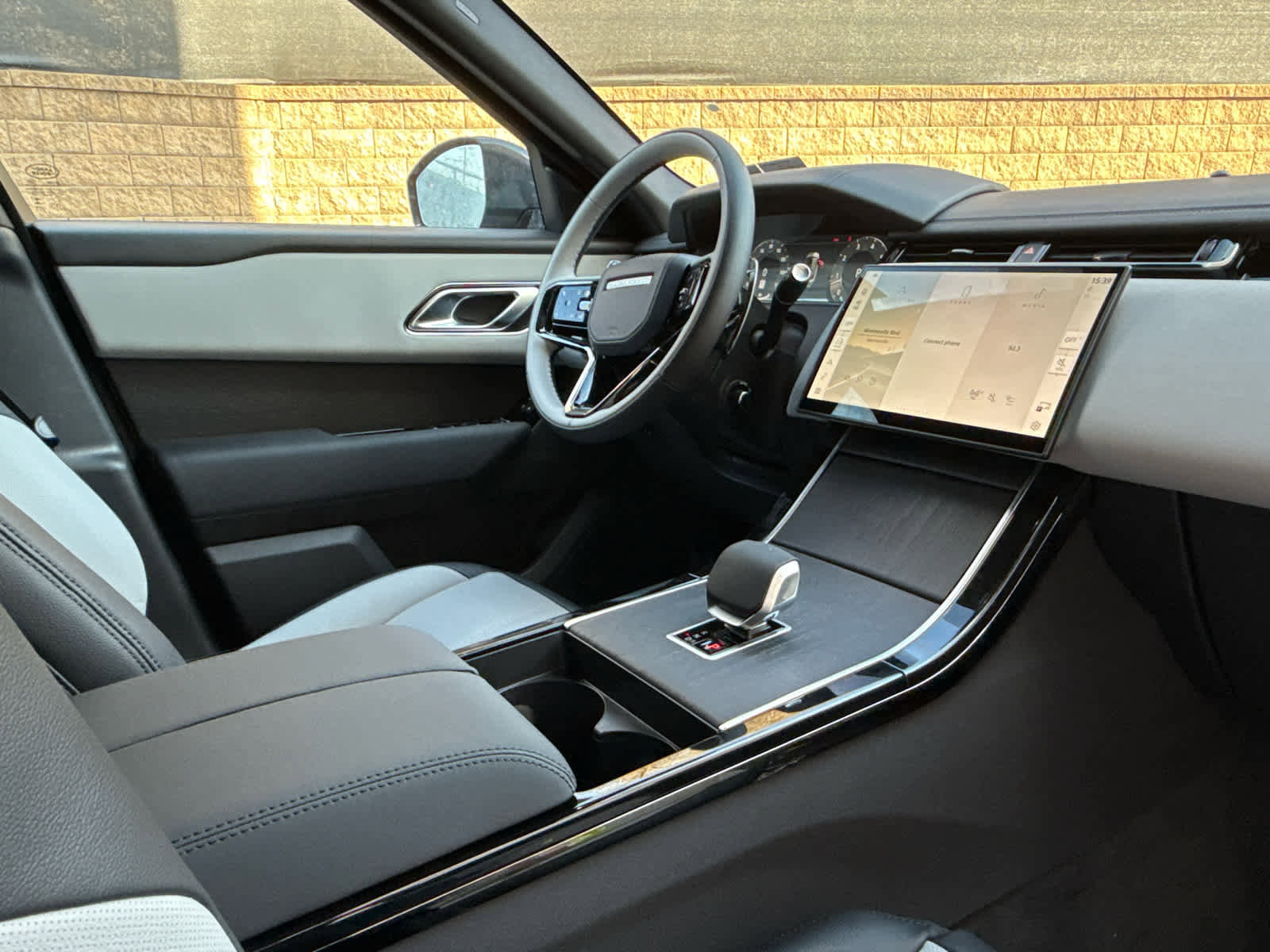 New 2026 Land Rover Range Rover Velar Dynamic SE AWD/4WD image 8
