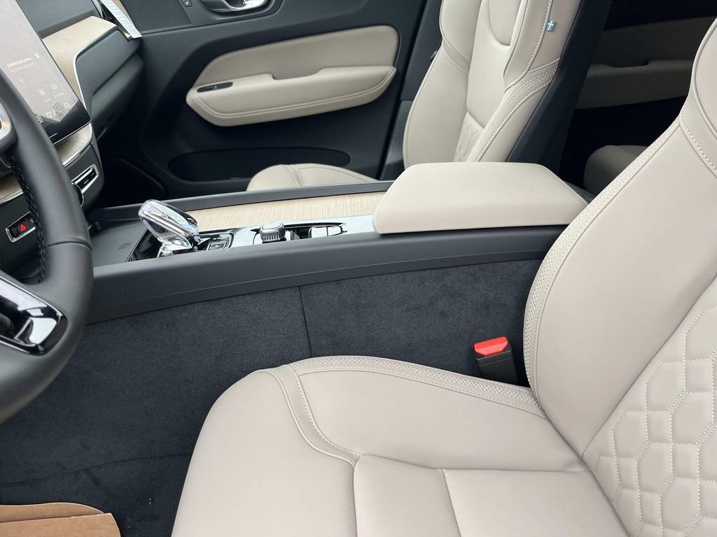 New 2026 Volvo XC60 B5 Plus w/ Climate Package image 24