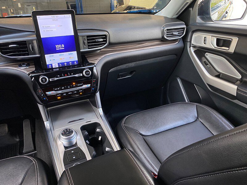 Used 2023 Ford Explorer Limited w/ Limited Technology Package AWD/4WD image 22