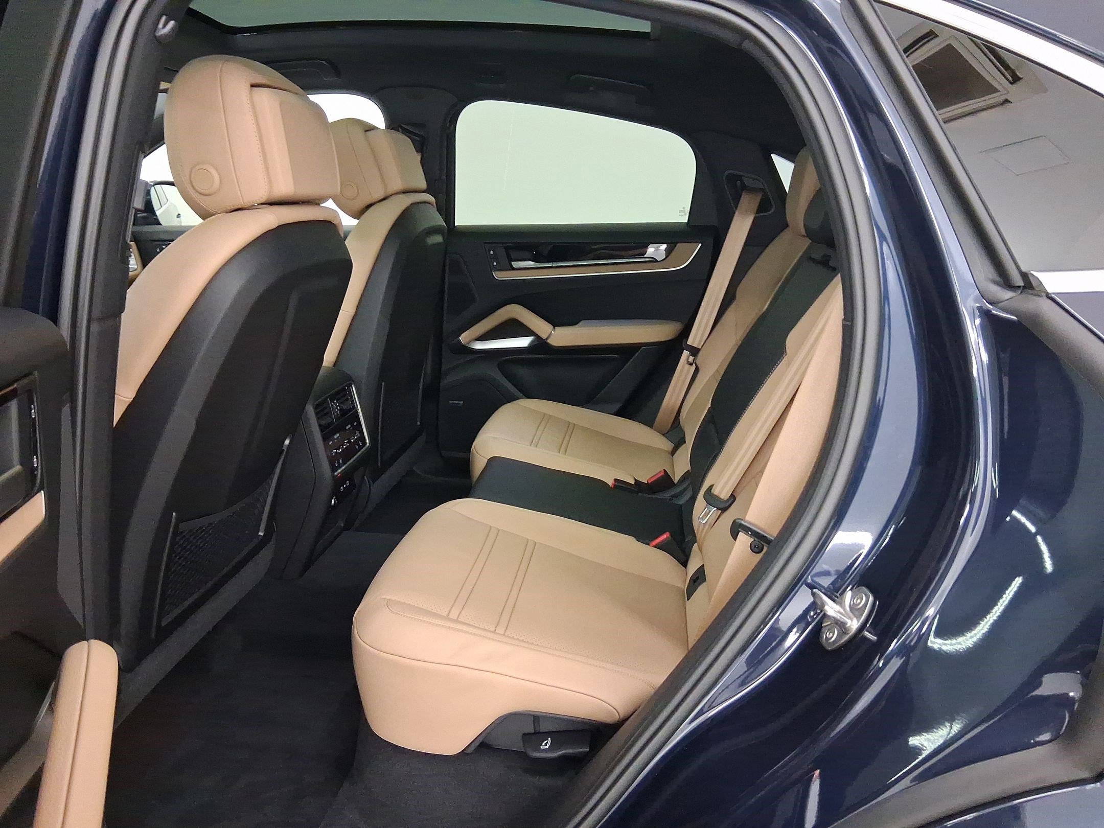 New 2026 Porsche Cayenne Coupe AWD/4WD image 13