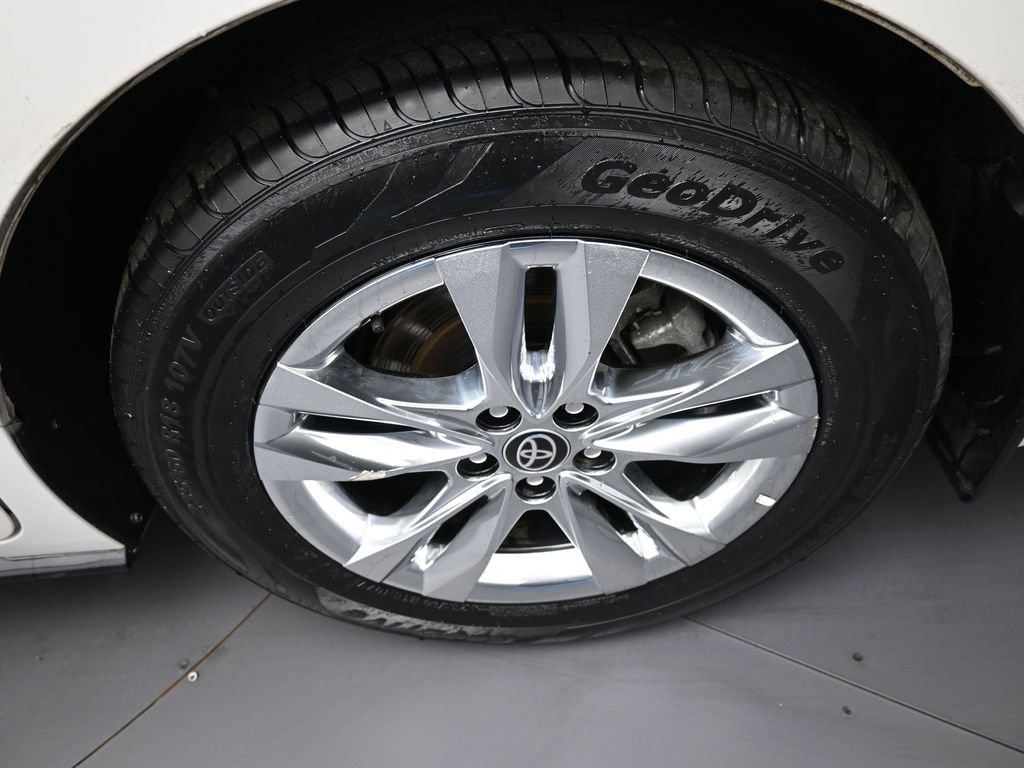 Certified 2025 Toyota Sienna Limited image 15