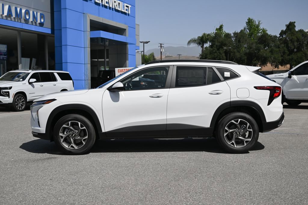 New 2026 Chevrolet Trax LT w/ LPO, Blackout Package FWD image 7