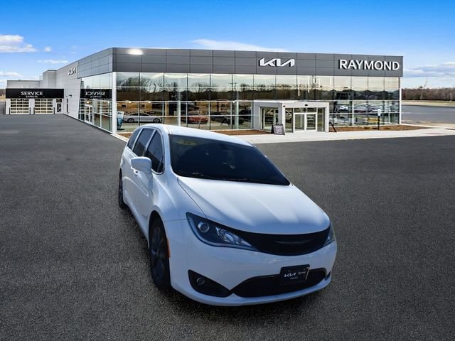 Used 2018 Chrysler Pacifica Touring Plus w/ S Appearance Package FWD image 9