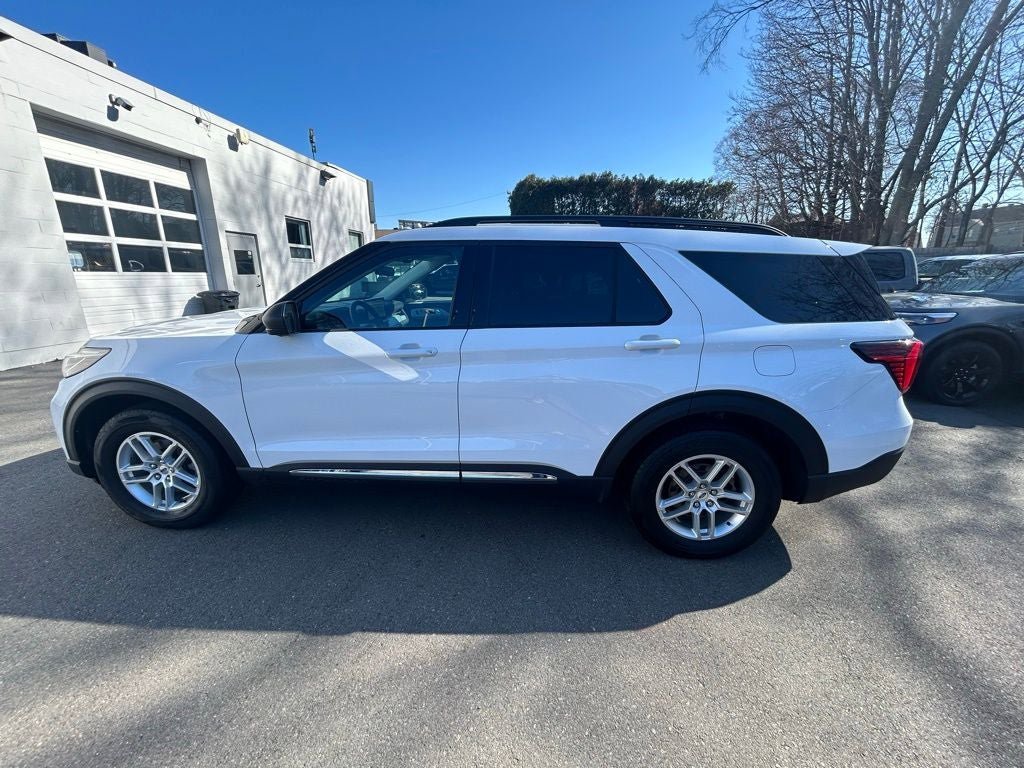 Used 2025 Ford Explorer Active image 4