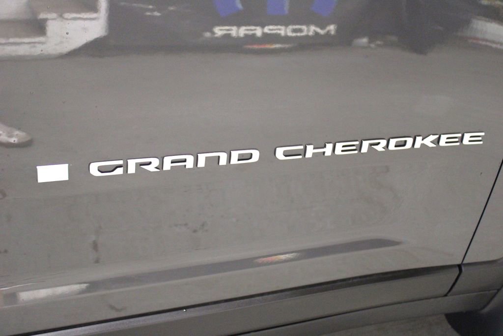 New 2025 Jeep Grand Cherokee Limited w/ Luxury Tech Group II image 34