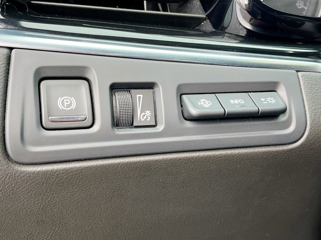 Used 2024 Cadillac XT6 Sport w/ LPO, ONYX Package image 10